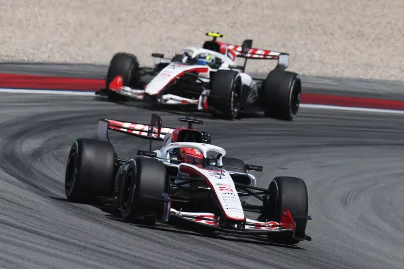 Oliver Bearman, Haas F1 Team, Esteban Ocon, Haas F1 Team